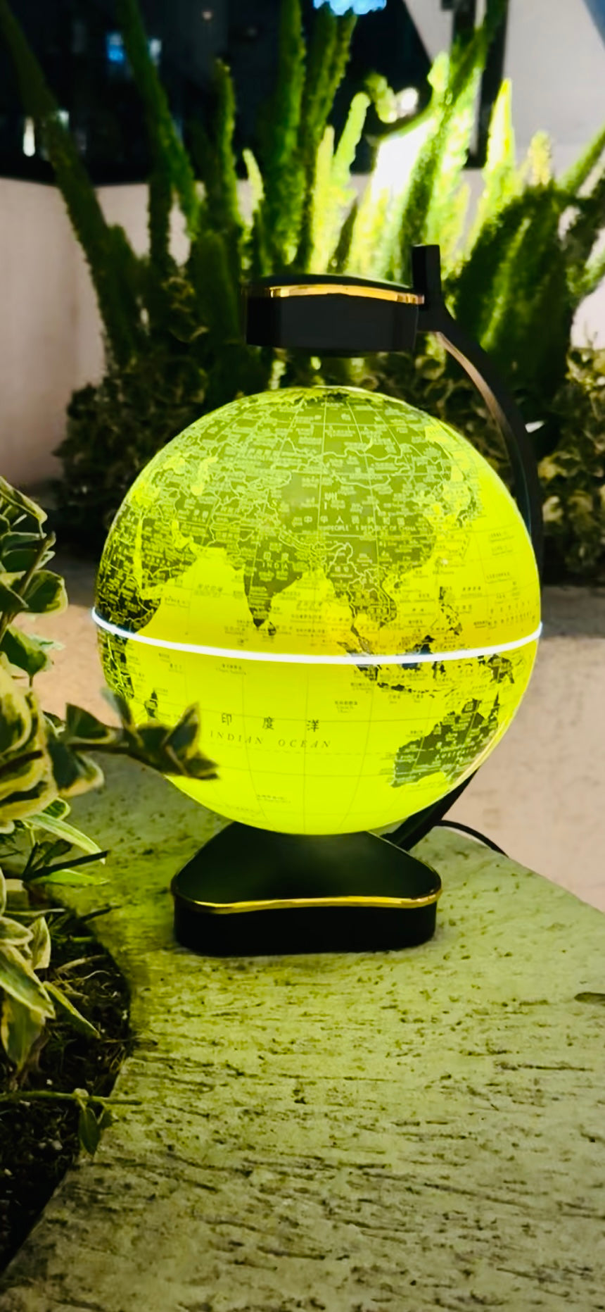 Globo de levitación magnética dorado